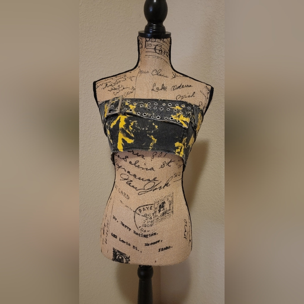 AKIRA Black and Yellow Tie-Dye Strapless Crop Top with Grommet Belt
